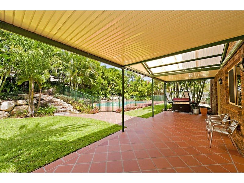 8 Gibson Cr, Bellbowrie QLD 4070
